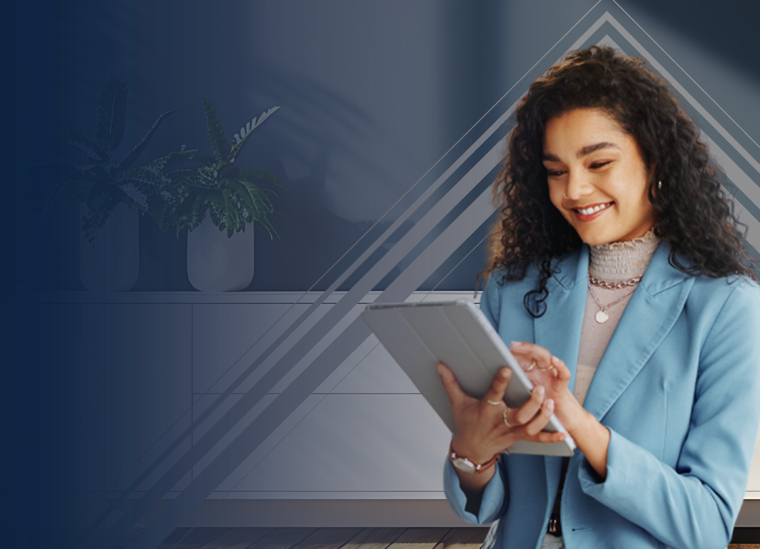 mujer con tablet mobile