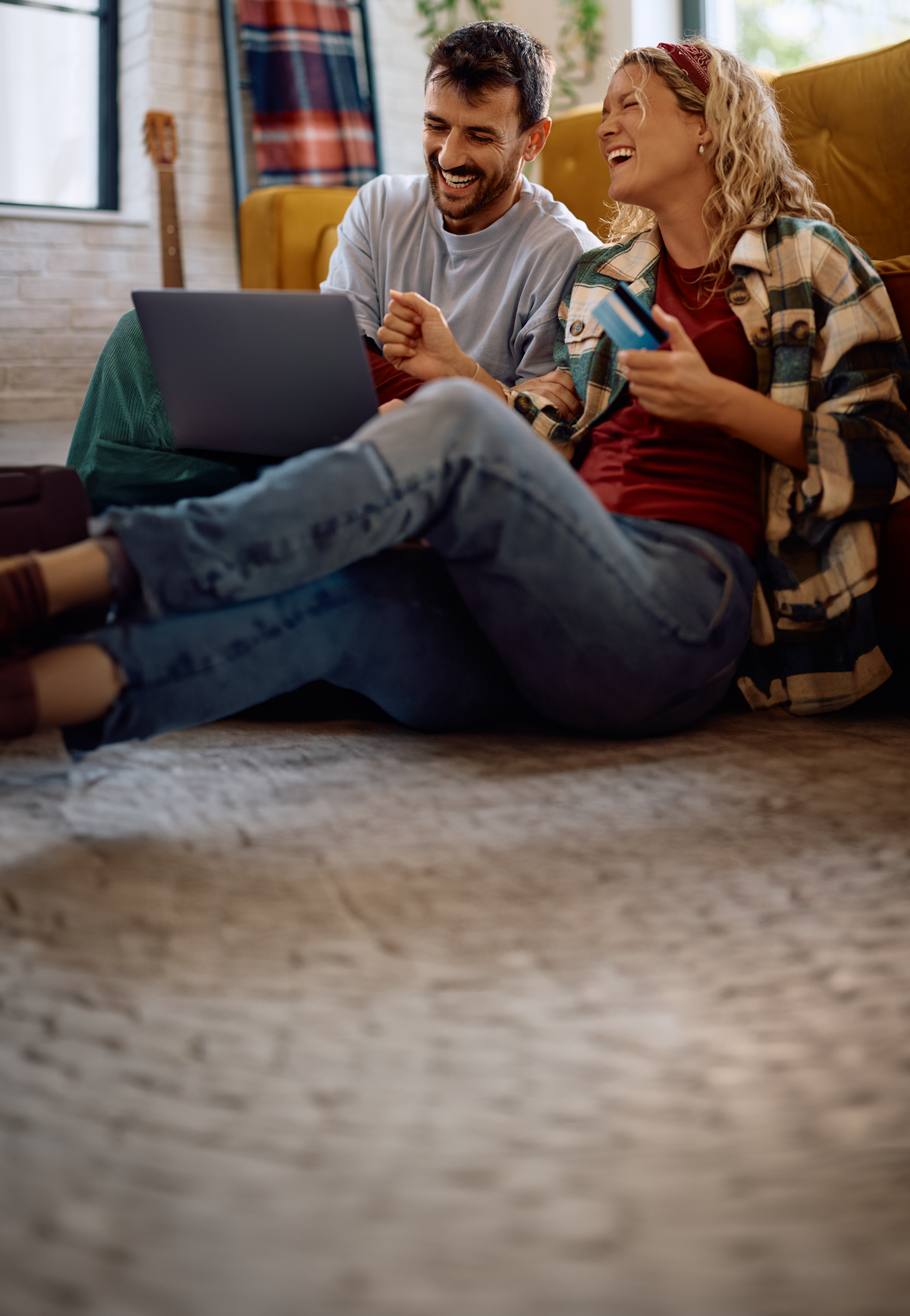 Pareja riendo