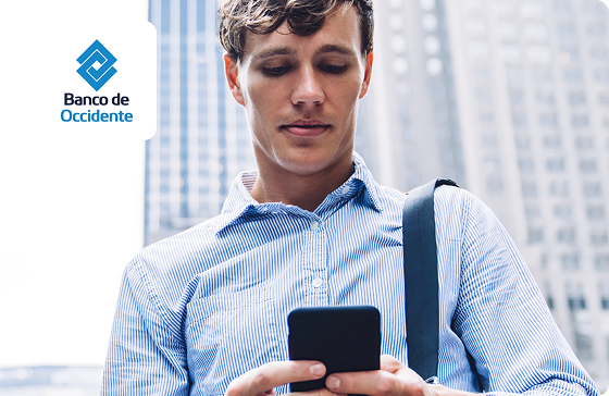 Hombre con celular