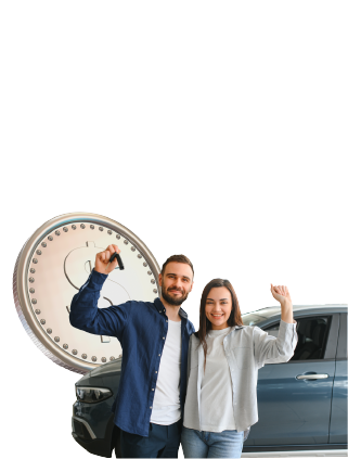 Pareja feliz con carro